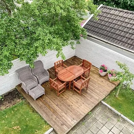 Central - 2 Bedrooms - 2 Bathrooms - Balcony - Parking - Close To Ons Apartment *