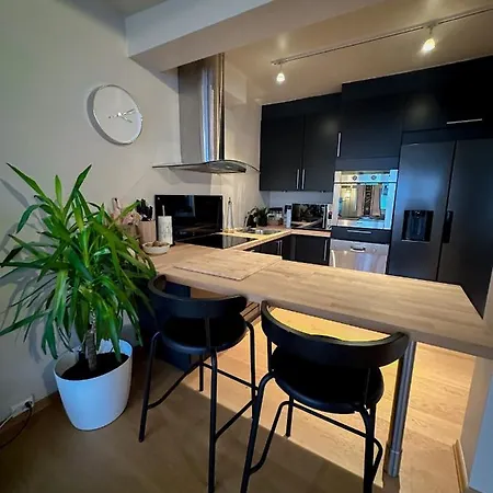 Central - 2 Bedrooms - 2 Bathrooms - Balcony - Parking - Close To Ons