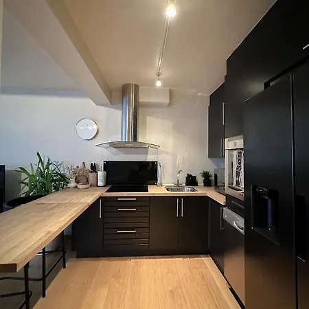 Apartman - 2 Bedrooms - 2 Bathrooms - Balcony - Parking - Close To Ons *