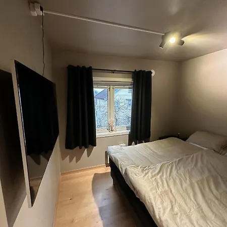 Apartment Central - 2 Bedrooms - 2 Bathrooms - Balcony - Parking - Close To Ons