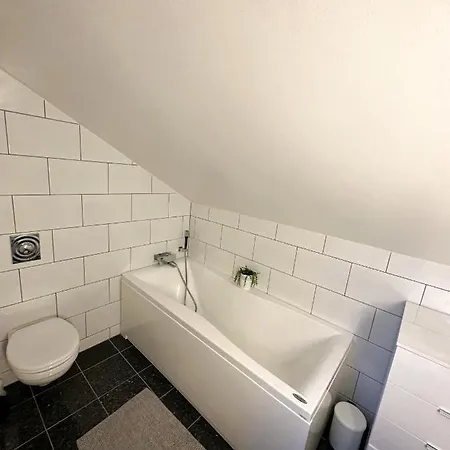 Central - 2 Bedrooms - 2 Bathrooms - Balcony - Parking - Close To Ons *